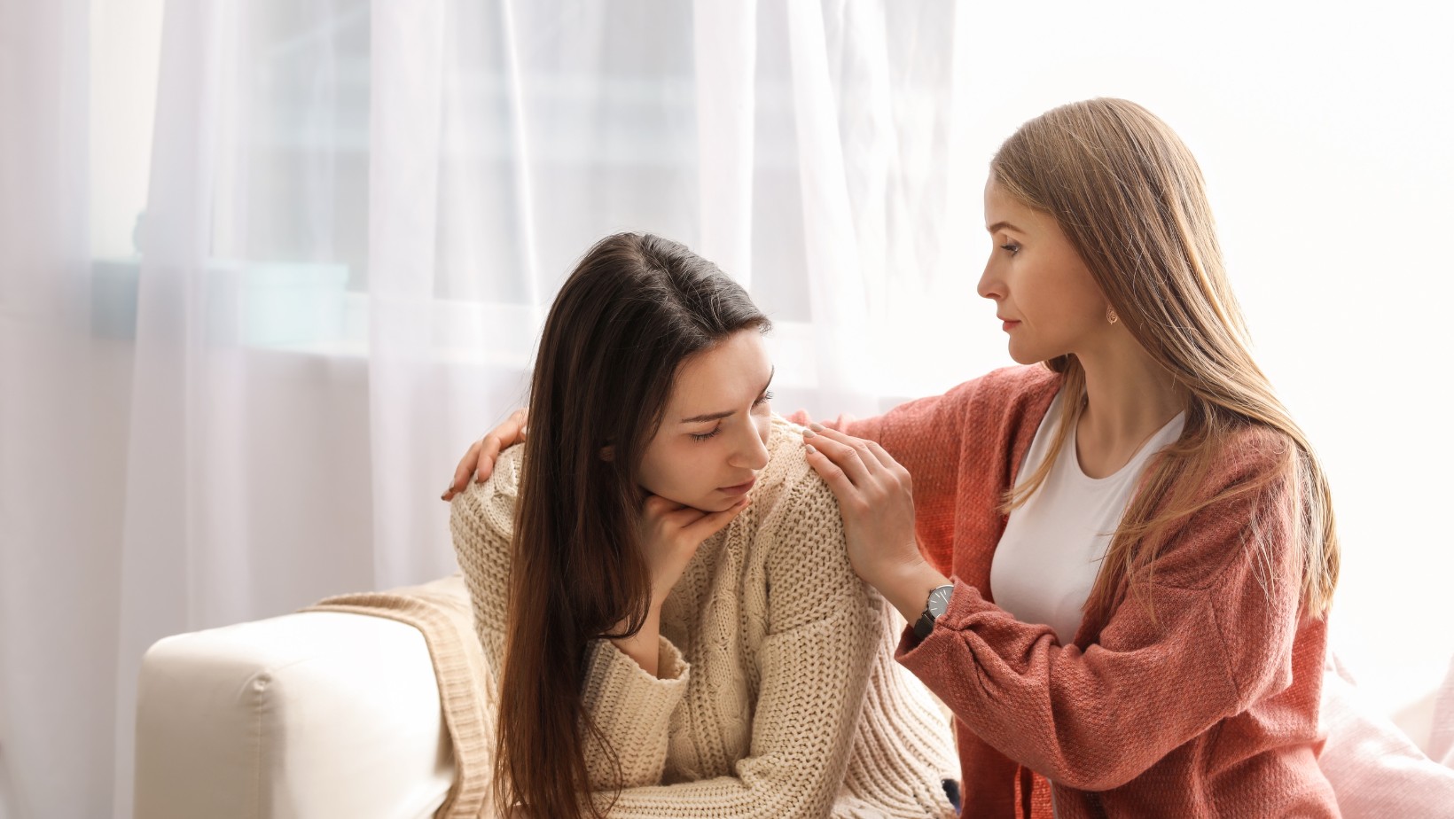 Boję się powiedzieć przyjaciółce, że mąż ją zdradza. Nie wiem, co robić…