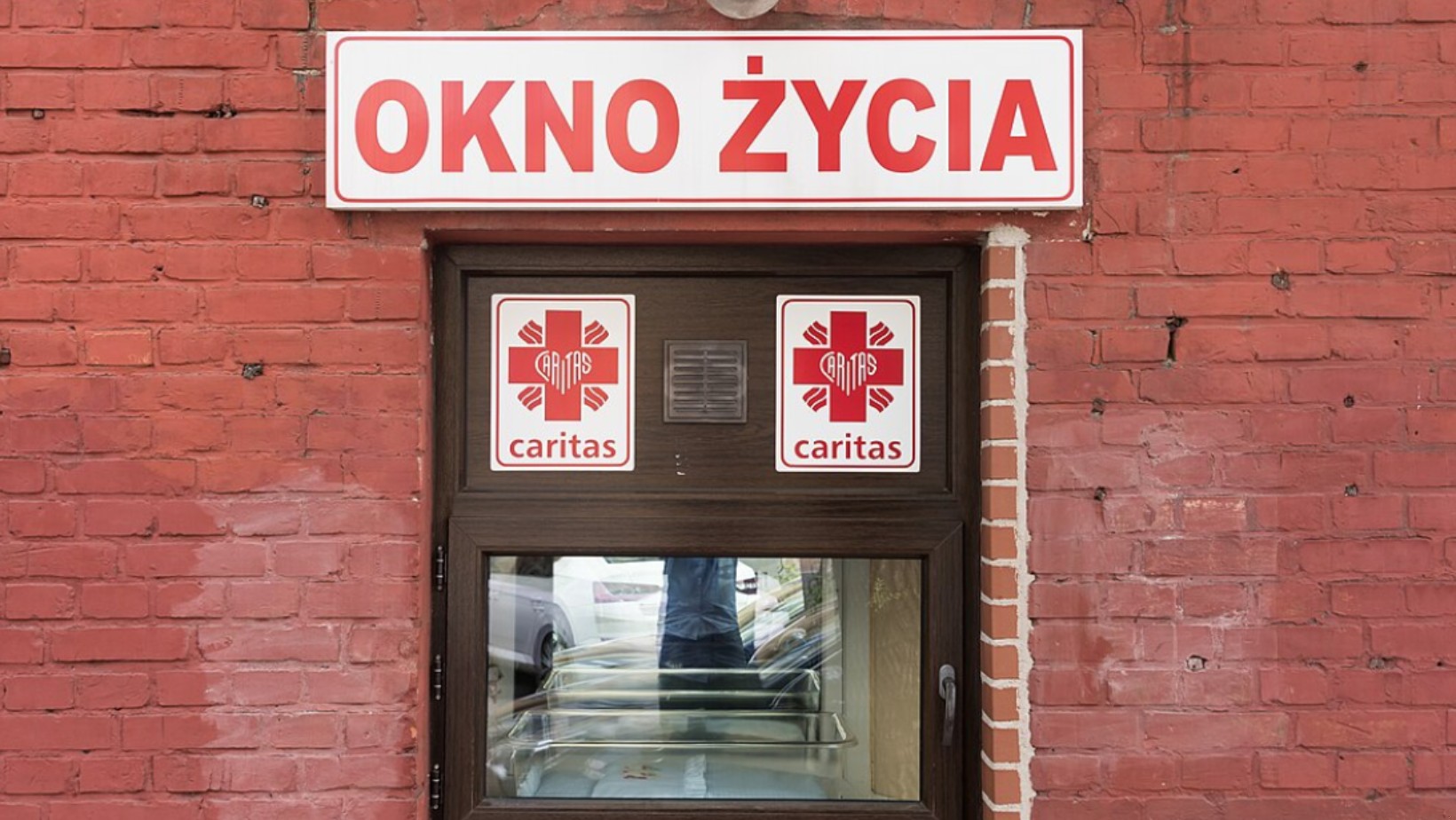 Zdjęcie 6-letnia dziewczynka znaleziona w oknie życia. Ojciec dziecka zatrzymany #1