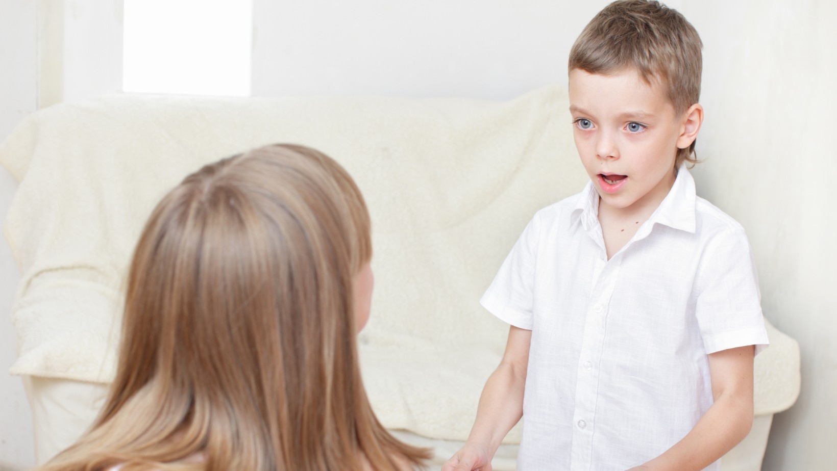 Jak reagować, kiedy dziecko używa brzydkich słów?