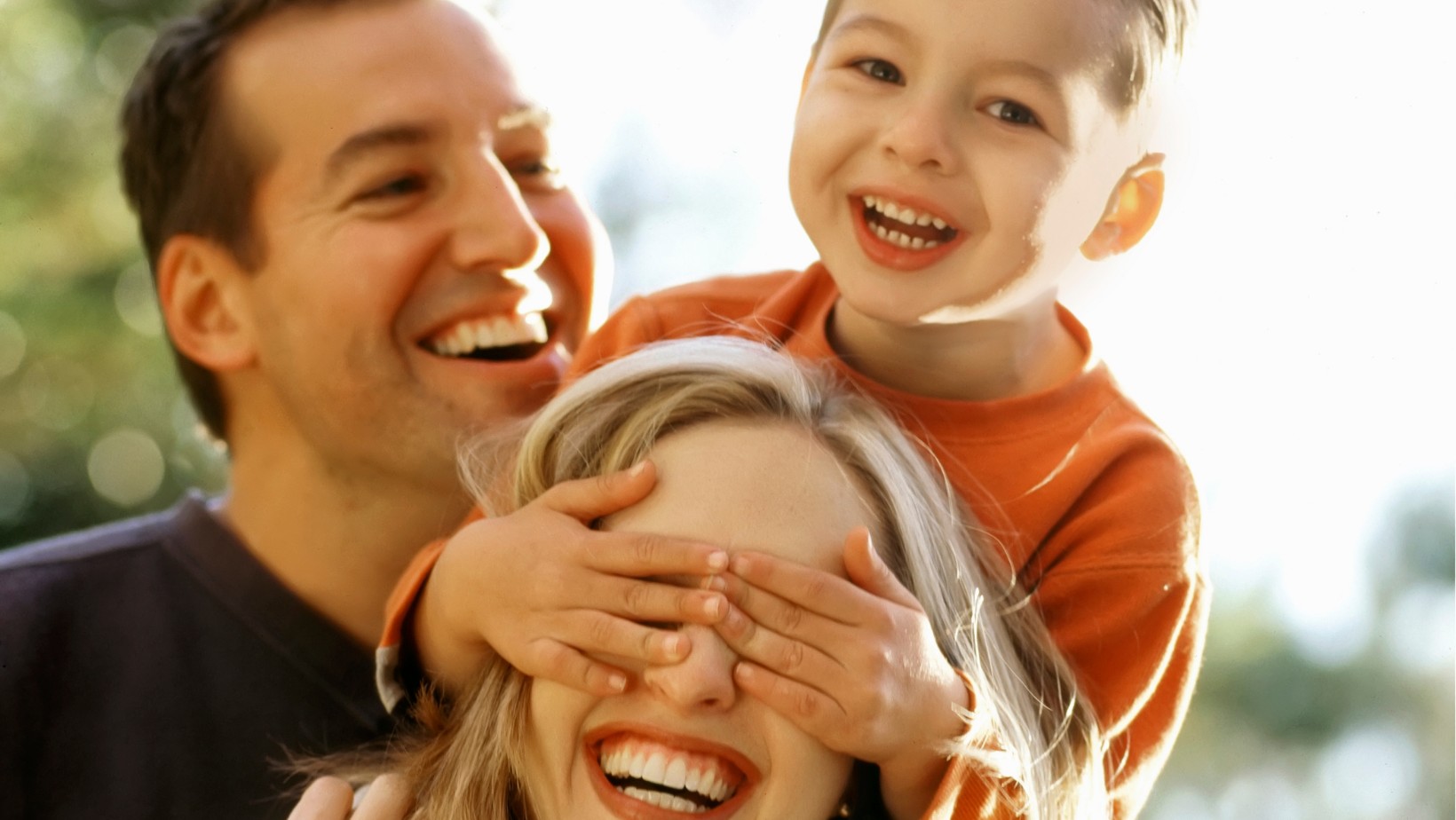 Te osoby zamiast 800 plus otrzymają tylko połowę świadczenia!