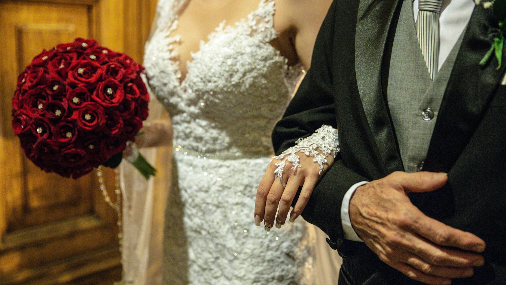 Tradycja ślubna przejdzie do lamusa? „Hollywoodzki” zwyczaj zostanie zniesiony?