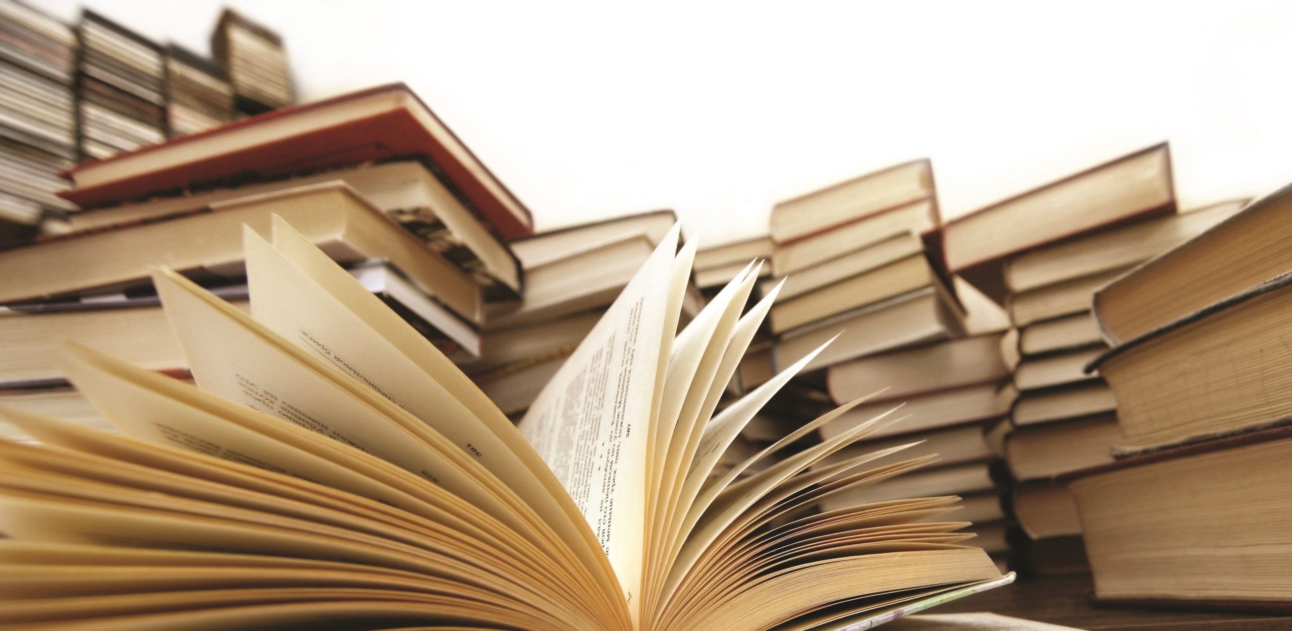 Czytelnik może żyć życiem tysiąca ludzi, zanim umrze. Człowiek, który …