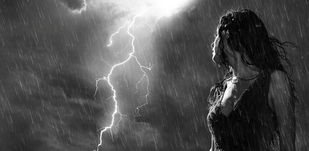 Widziałam wszystko wyraźnie: jego gładkie słowa, czarne błyszczące oczy, doświadczenie …