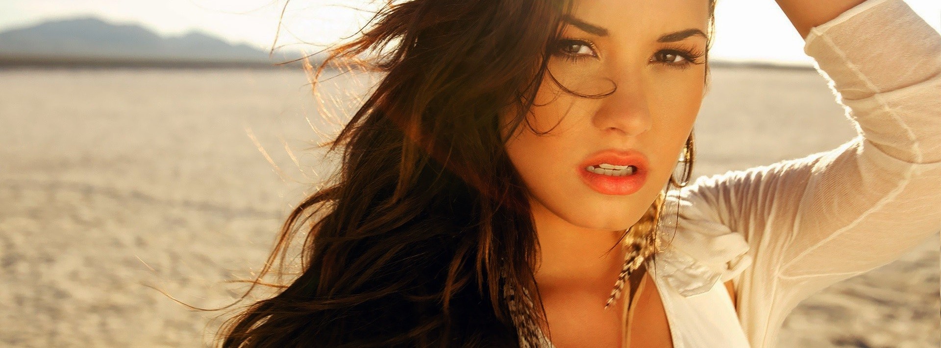 Zadawanie pytań bez znaków zapytania zdawało się być jedną z …