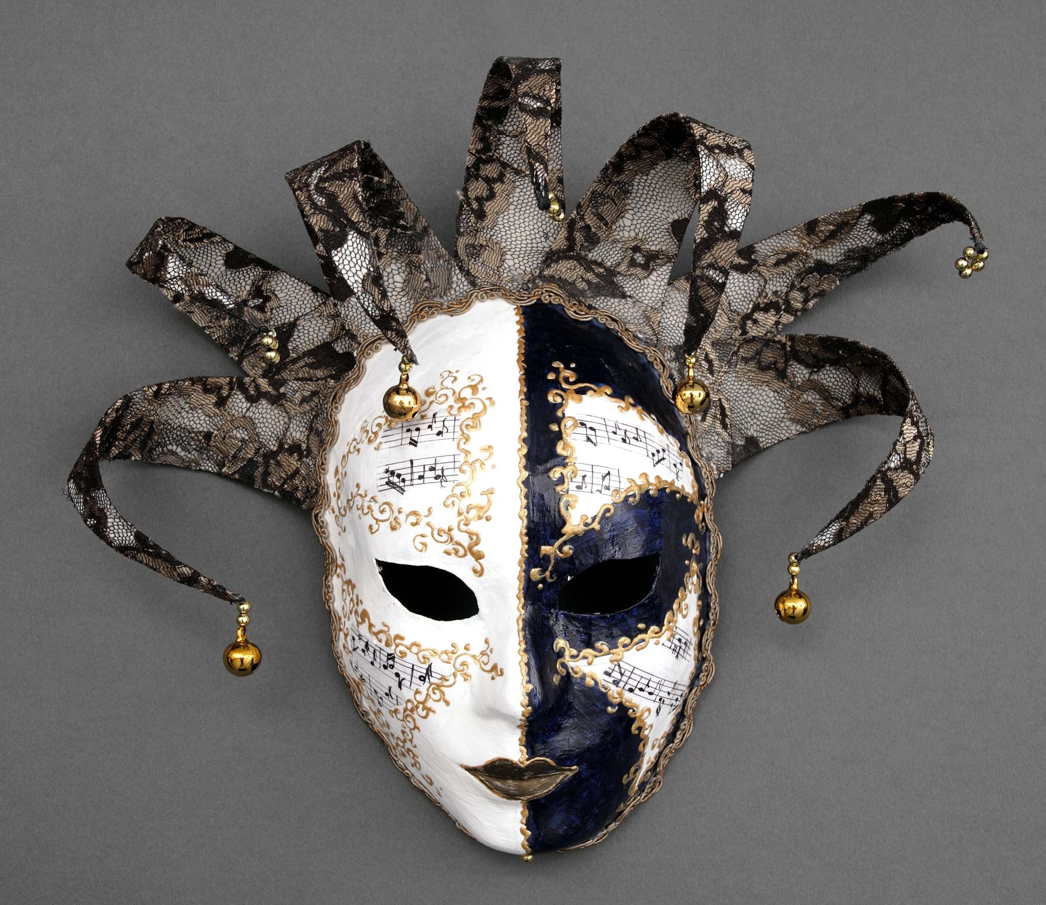 Strzeż się maski człowieka, który nazbyt otwarcie chce ci ukazać …