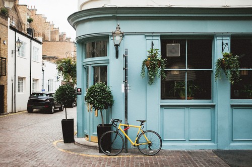 Życie to taka trochę za krótka kołdra.