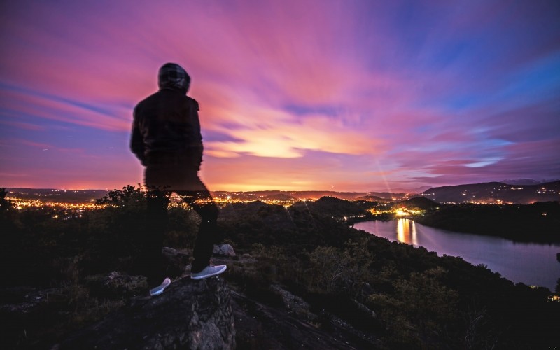 Nie powinniśmy się rodzić, kiedy nie umiemy żyć.