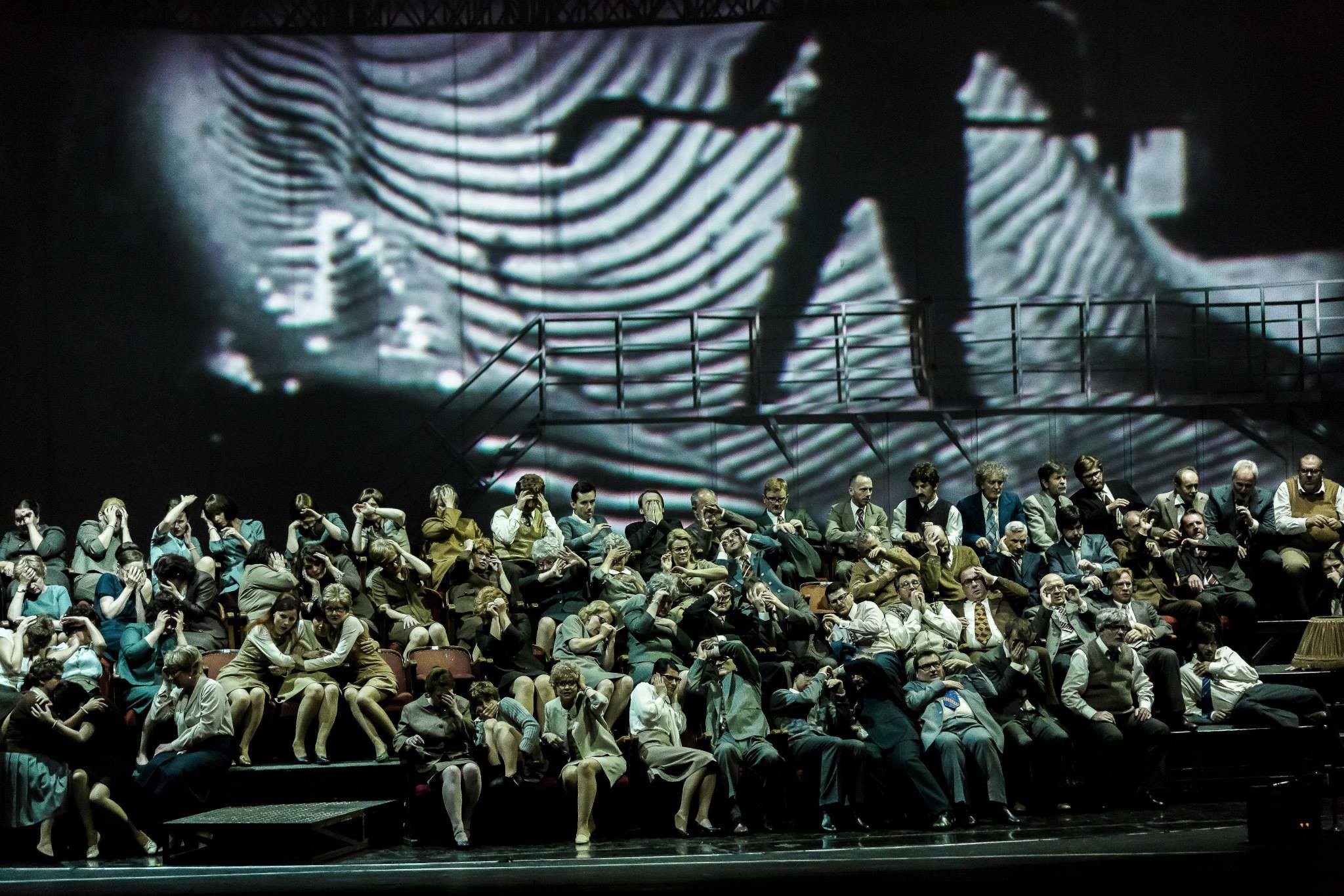 Ale to już los wszelkiej dialektyki – kto wojuje pojęciami, …