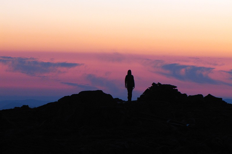 Jedną z najstarszych ludzkich potrzeb jest mieć kogoś, kto zastanawia …