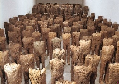 Sądzę, że przemowy zabijają miłość.