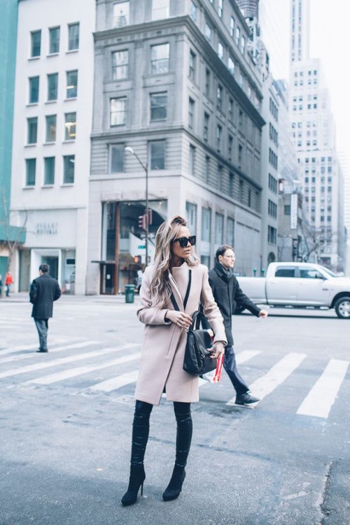 Gdy za dużo murarzy, dom staje się krzywy.