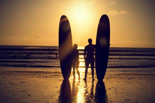 Obejmuję ją. Jest mi niezręcznie i od razu czuję, że …