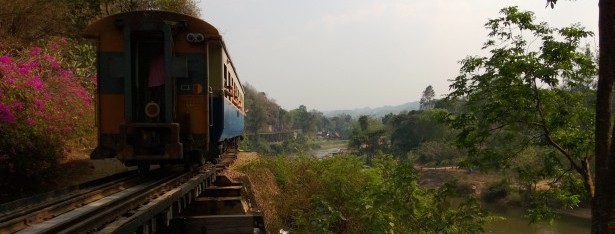 Słowa wypadają mi z ust bez spadochronów.