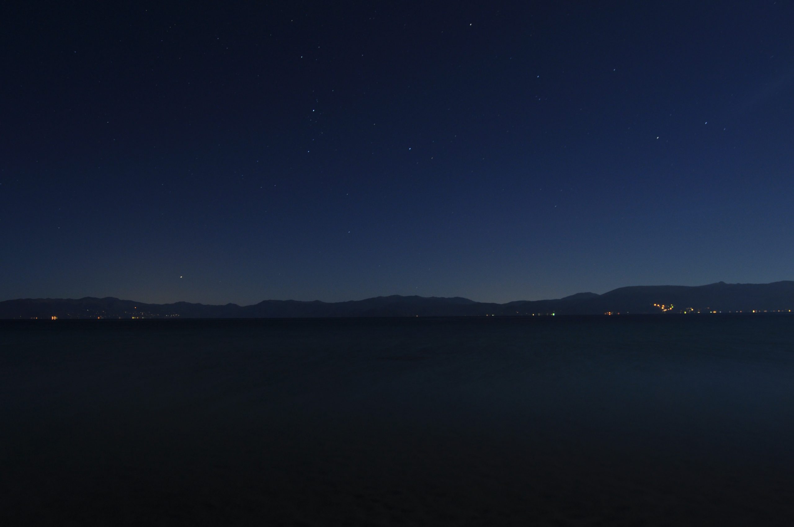 Późną nocą, kiedy Bóg wydaje się tylko kosmicznym żartem i …