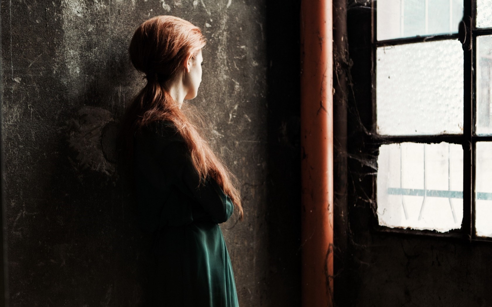 Moje serce wali tak głośno, że jestem pewna , iż …