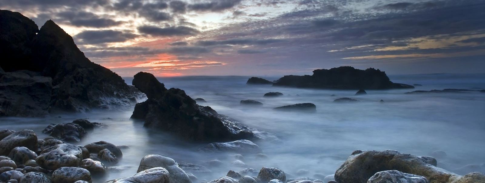 Wspomnienia ożywają, wypełniając głowę obrazami przeszłości.