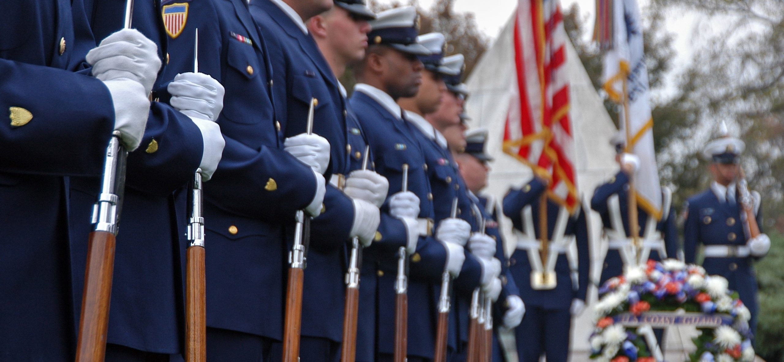 Siła bez honoru jest pusta, jałowa. Niszczy. Nie umie budować. …