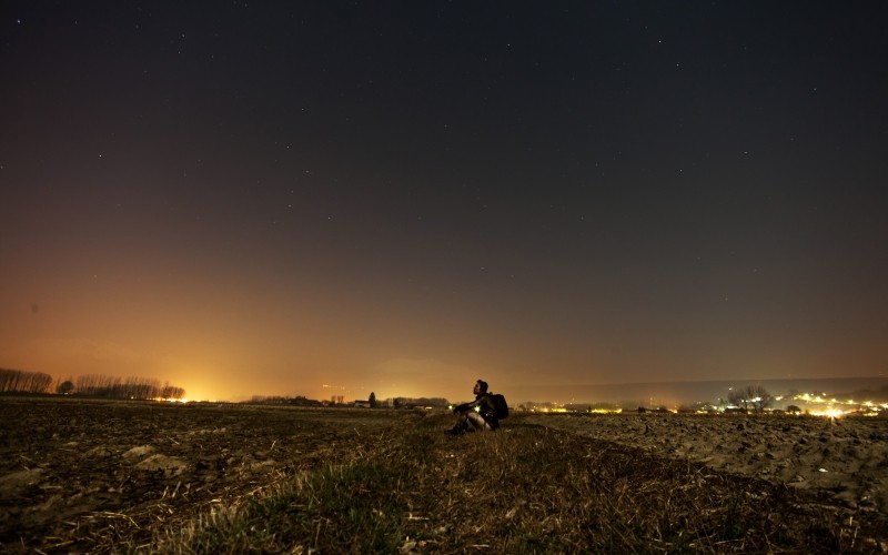 On jest facetem. Ona kobietą. Facet, kobieta, to daje pożądanie. …