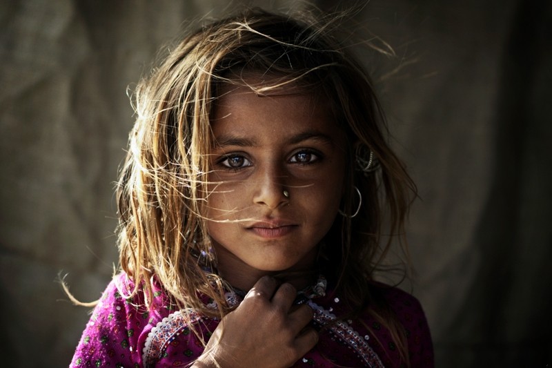 W najmłodszych twarzach kryją się najstarsze oczy.