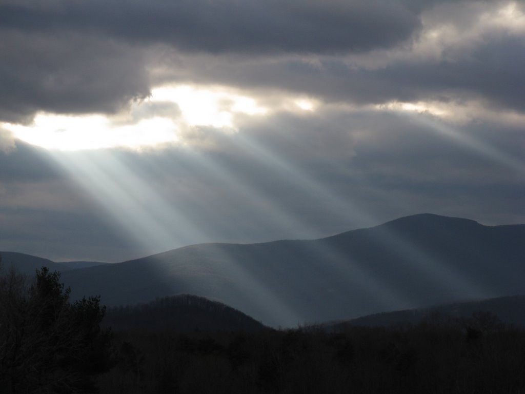 Uczynki popełnione w ciemnościach nie ukryją się przed światłem dnia.