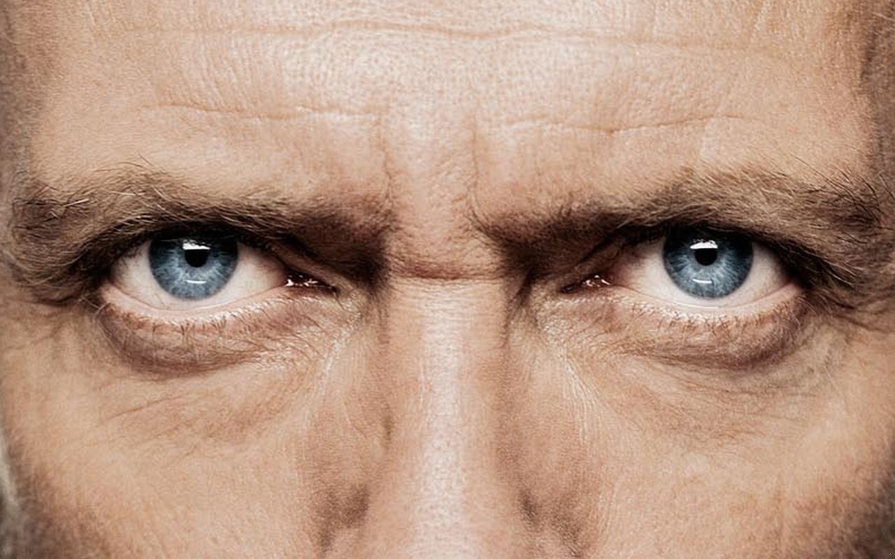 Przekazujemy dłońmi, oczyma to, co boimy się powiedzieć.