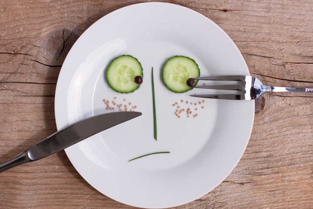 Jedzenie mnie zabija, niejedzenie również. Więc co mam zrobić?