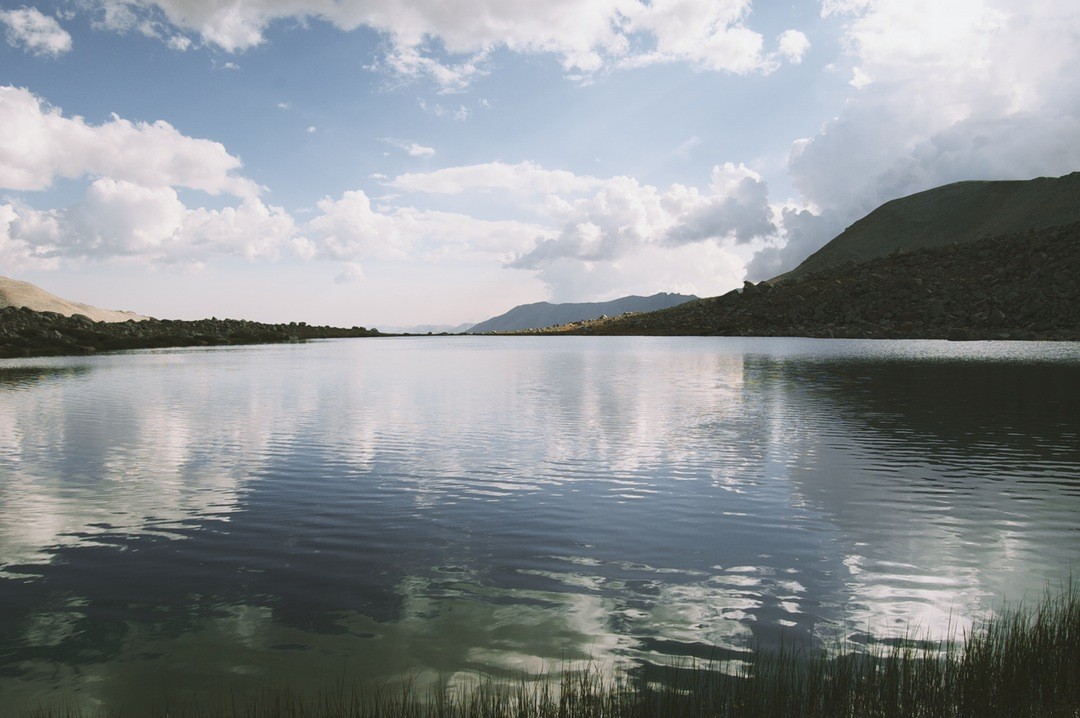 Pełne kobiece kolano to drugie imię Ducha Świętego.