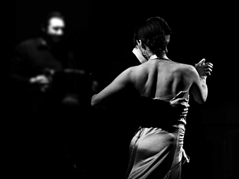 Kiedy dzieli się poduszkę dzieli się też tajemnice.