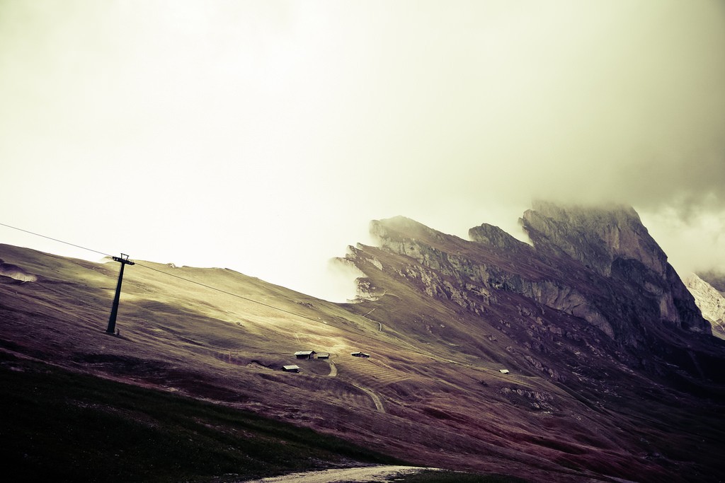 Nadzieja to paskudna rzecz. Sprawia, że zaczynasz wierzyć.