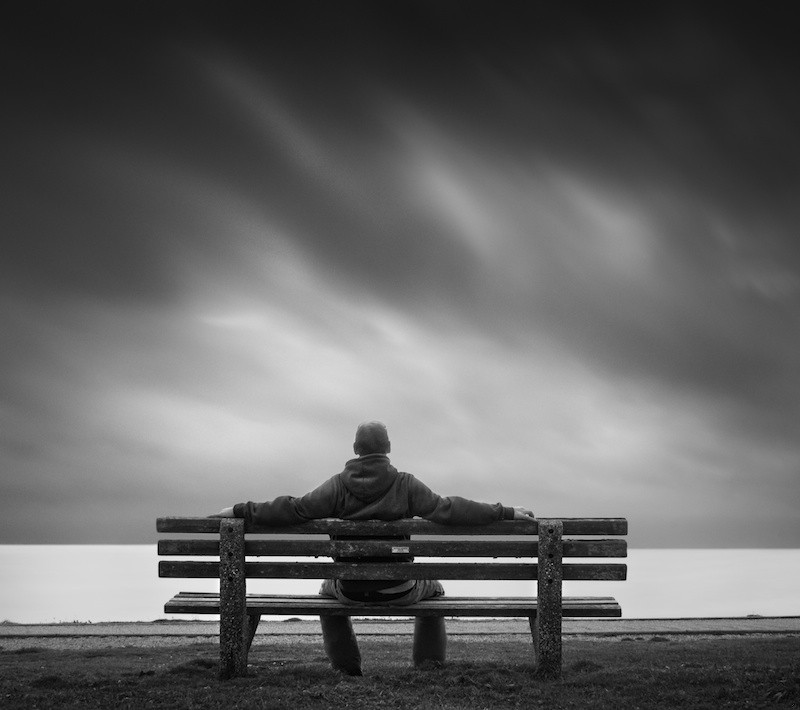 Dla większości ludzi niedowierzanie w jedną rzecz opiera się na …