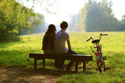 W towarzystwie tych, których kochasz, nawet milczenie daje radość.