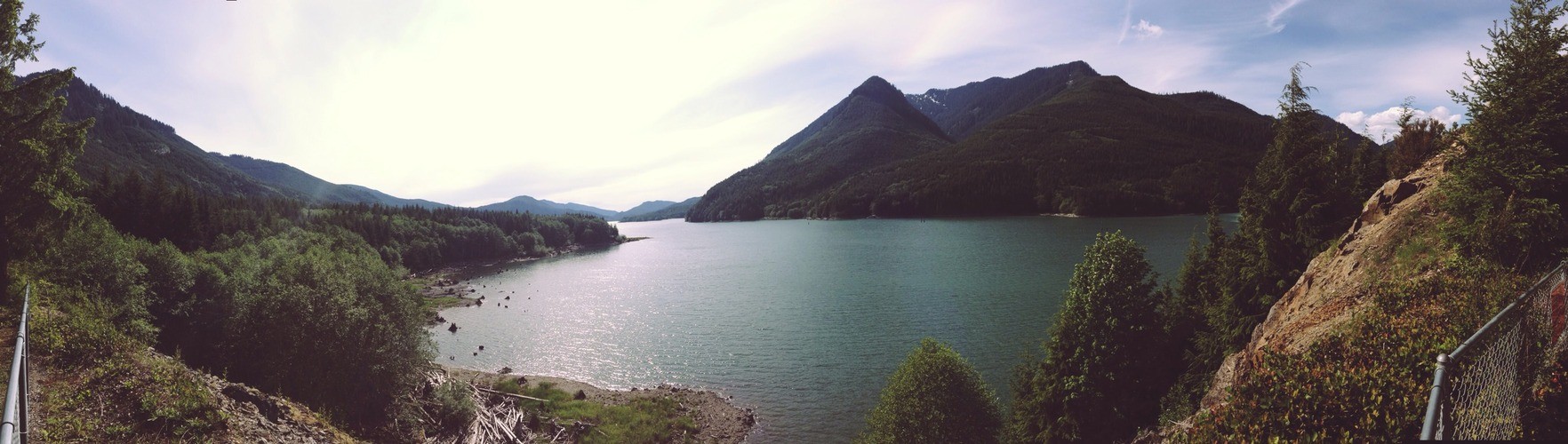 Samotnym ludziom ciężko się patrzy na piękne widoki.