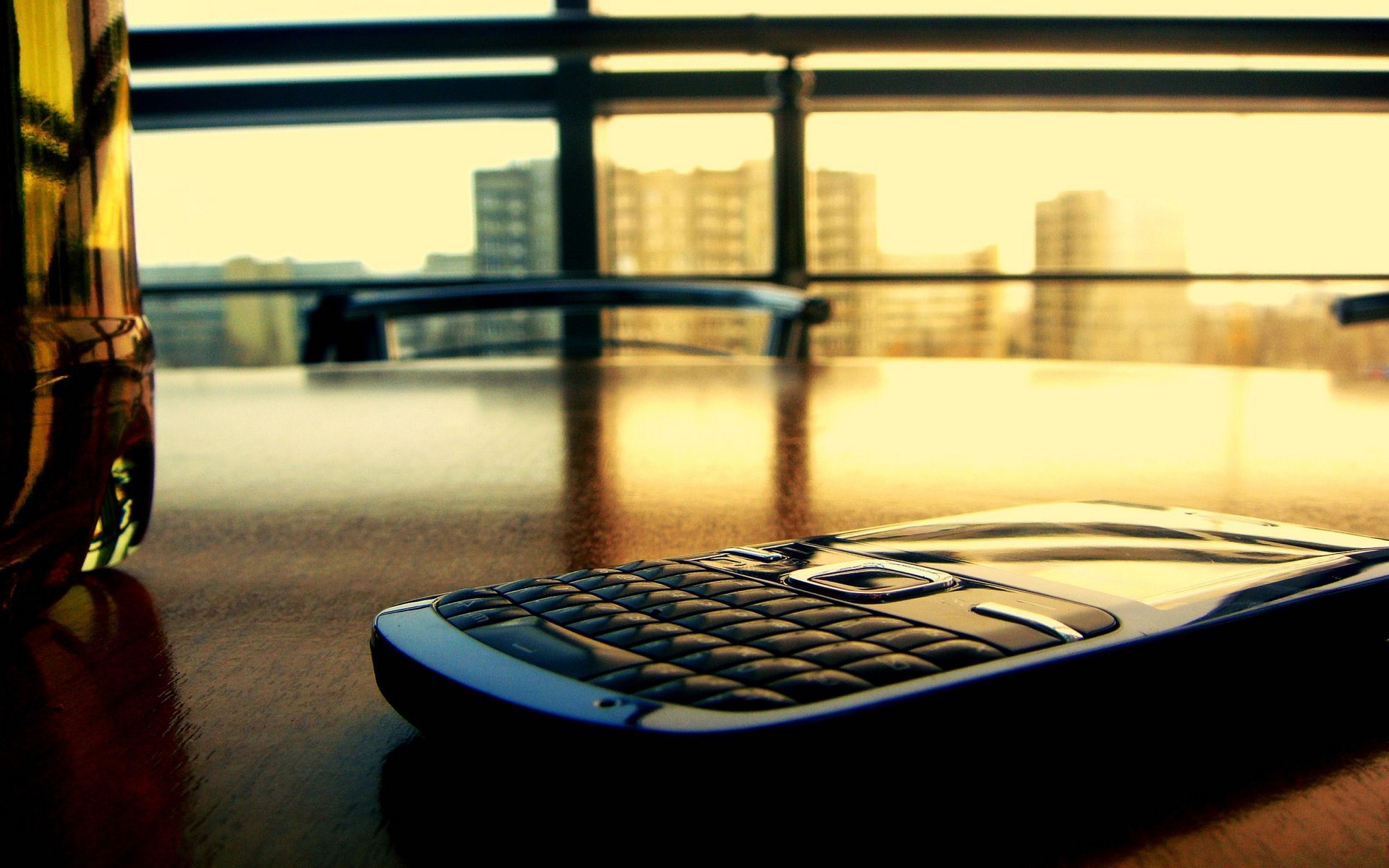 Ludzie którzy mnie otaczają są mi obcy ludzie którzy do …