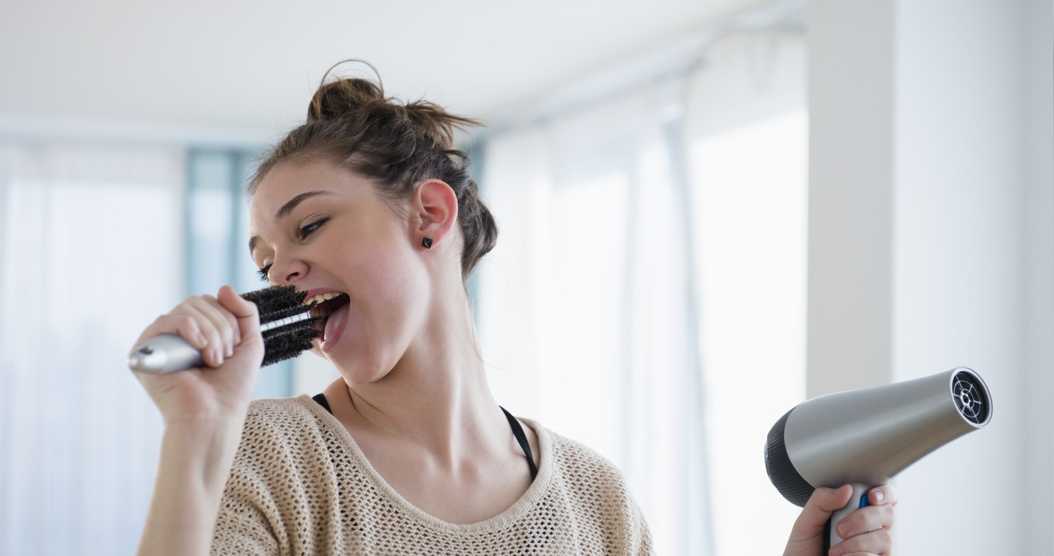 Była osobą, która tańczyła bez muzyki. On zaś należał do …