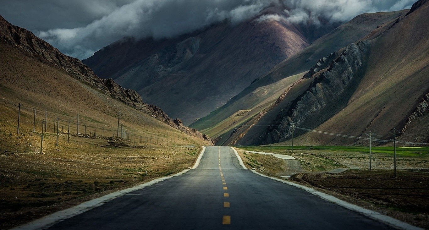 Są góry, przez które trzeba przejść; inaczej droga się urywa.