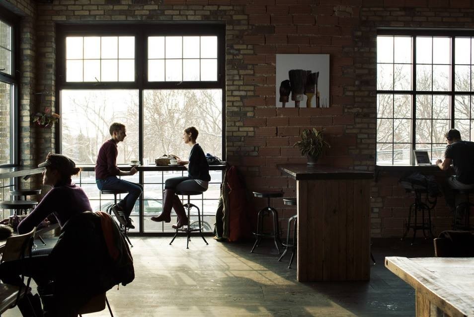 Nigdy nie wiesz, kto poszerzy Twoje źrenice i nasyci barwą …