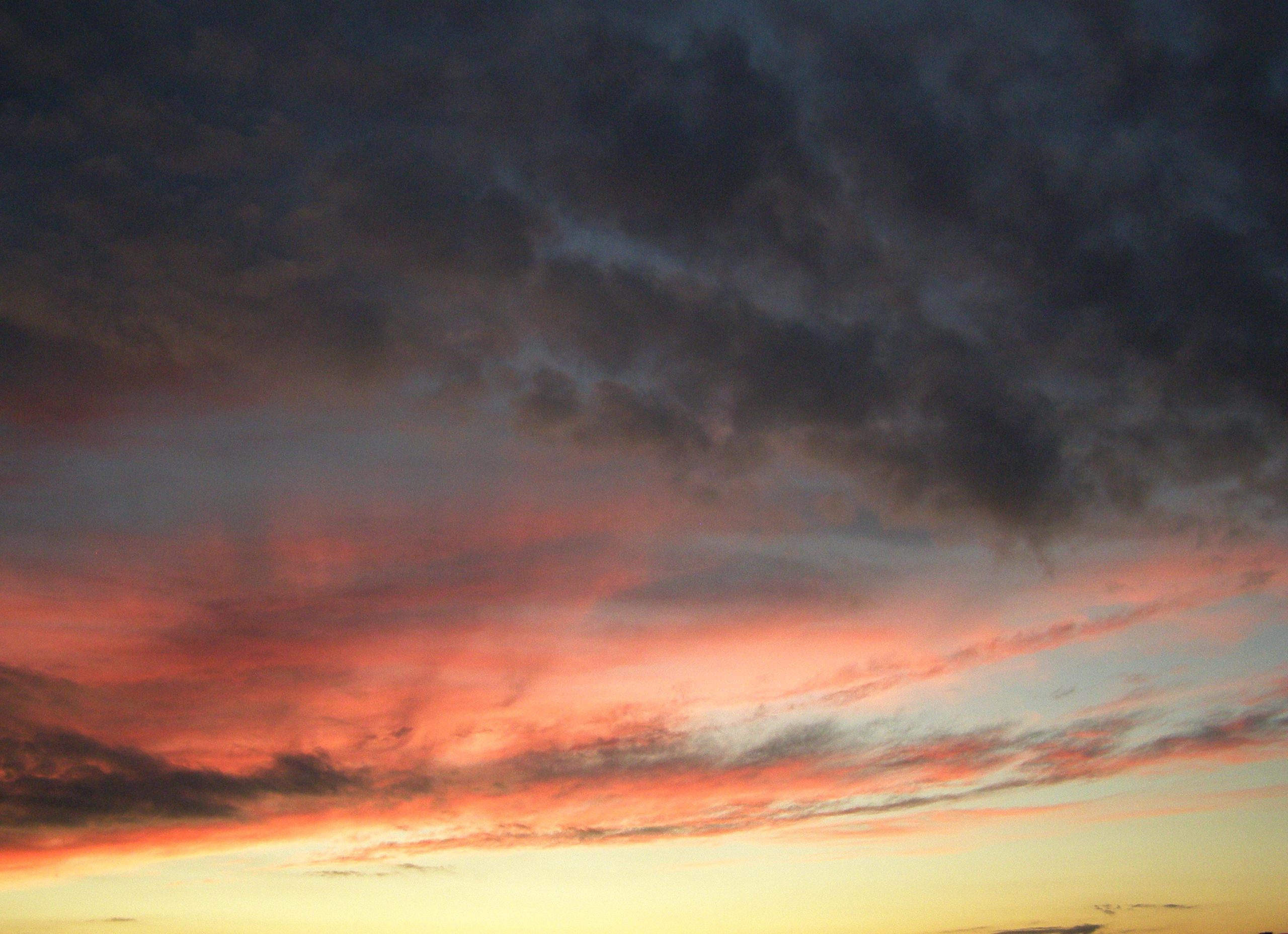 Kiedy człowiek zbyt długo myśli o podjętych decyzjach, dochodzi do …
