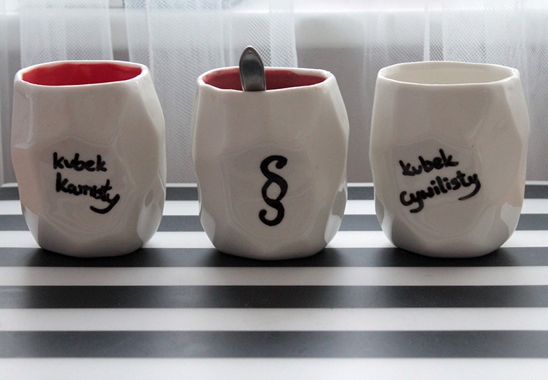 Zaraz zrobimy kawę. Wprawdzie nie mam kawy, filiżanek i pieniędzy, …