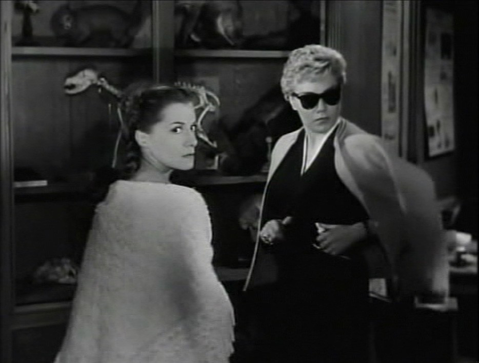 Dlaczego dziewczyny muszą udawać idiotki, żeby złapać męża?