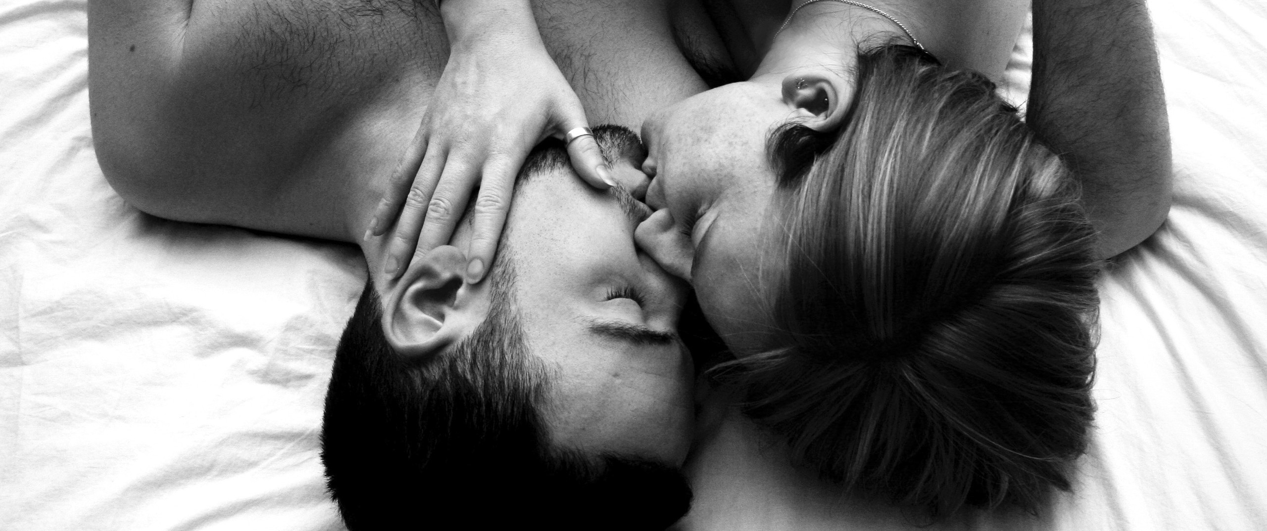 Czy dwa anioły, leżąc, są w stanie stykać się grzbietami? …