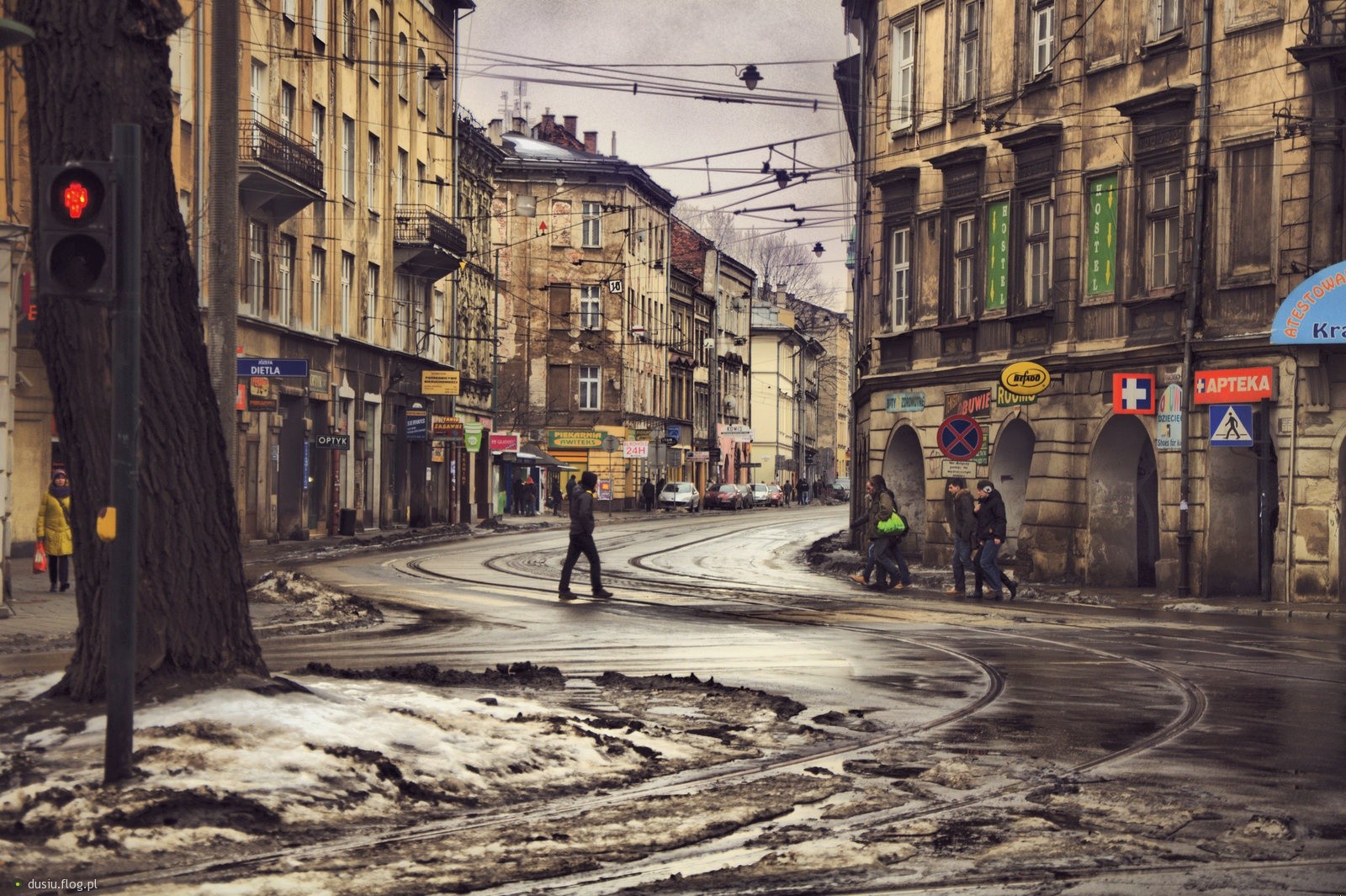 -przypominasz mi coś, kiedy patrzę na ciebie. -coś przykrego? -coś, …