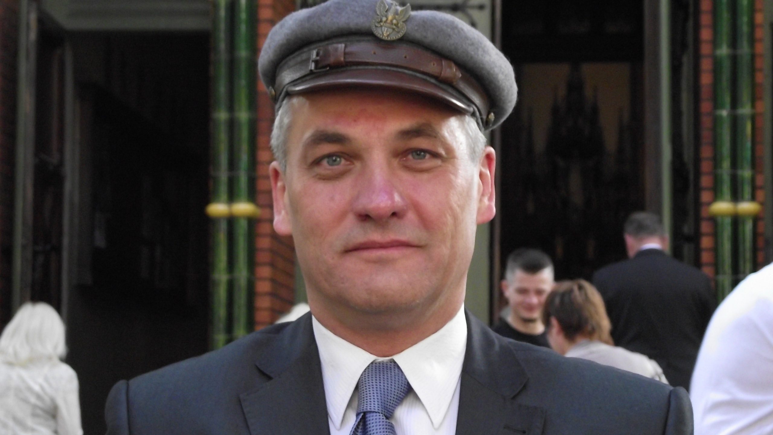 Ta skromna szara czapka powinna być dzisiaj symbolem Europy.