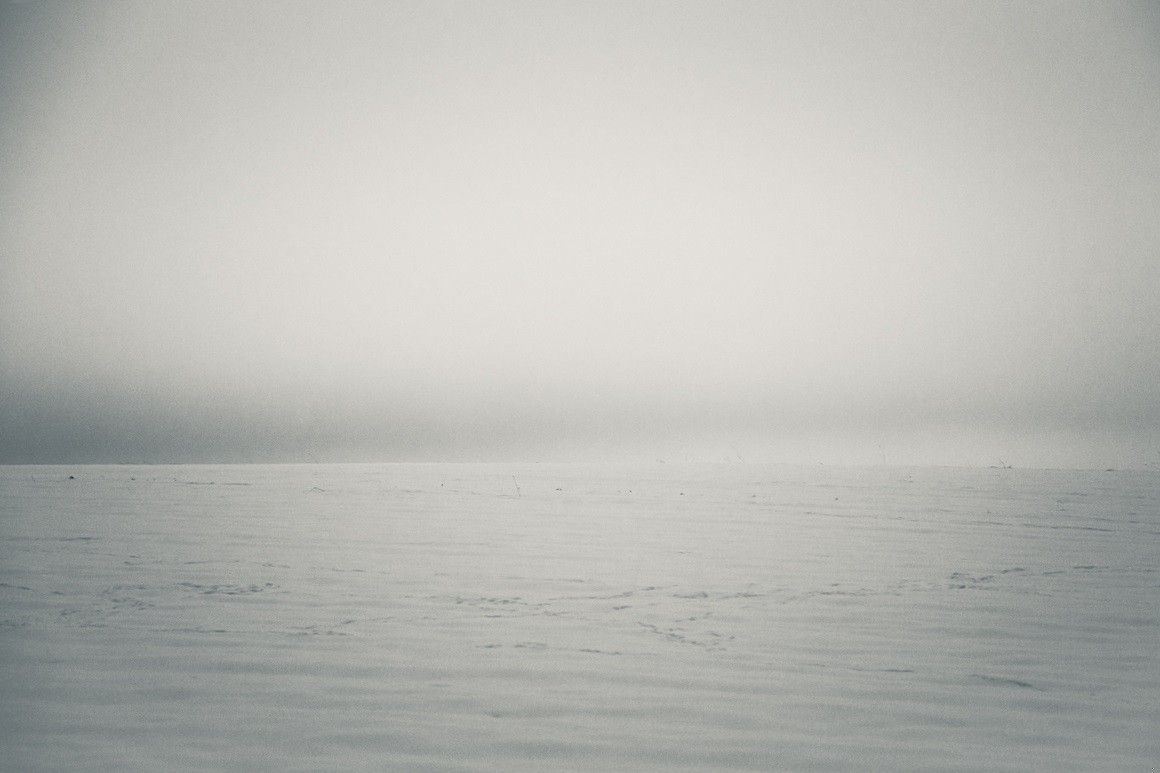 Świecie zaśnij wreszcie, zdrętwiej, zemdlej i nie rań więcej.