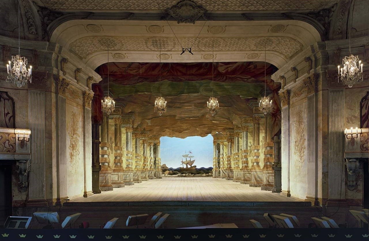 Życie jest jak nudna sztuka w teatrze, ale nie warto …