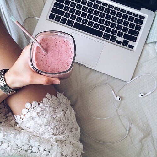 Lenistwo może wydawać się atrakcyjne, praca daje zadowolenie.