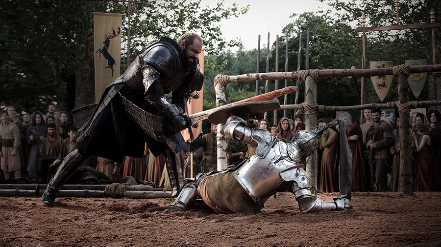 Podczas walki najlepszą obroną jest szybkie uderzenie miecza, które zabije …