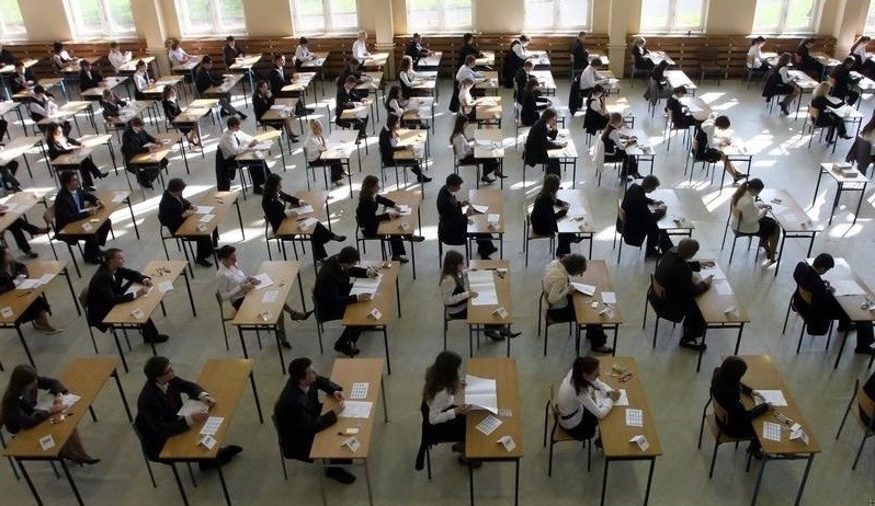 Ależ Hermiono, mamy jeszcze kupę czasu do egzaminów. -Dziesięć tygodni …