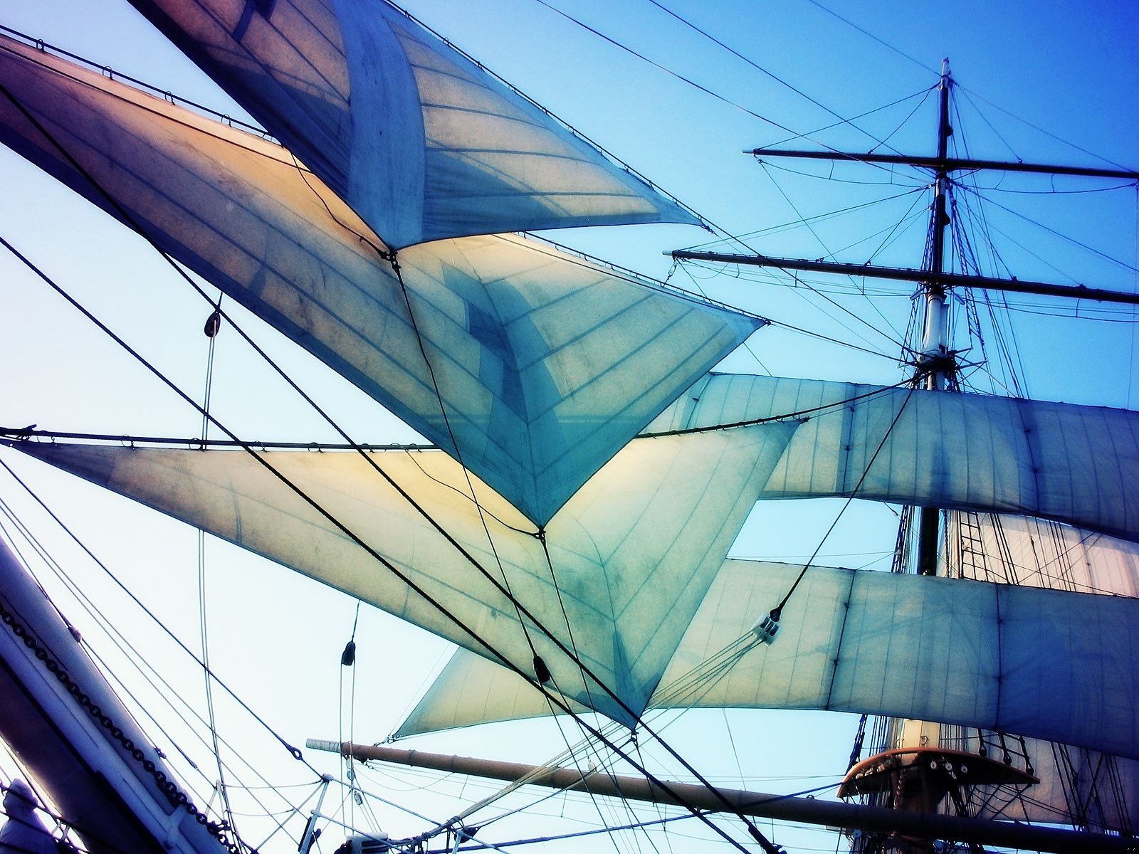 Pesymista narzeka na wiatr; optymista oczekuje na zmiany; realista dostosowuje …