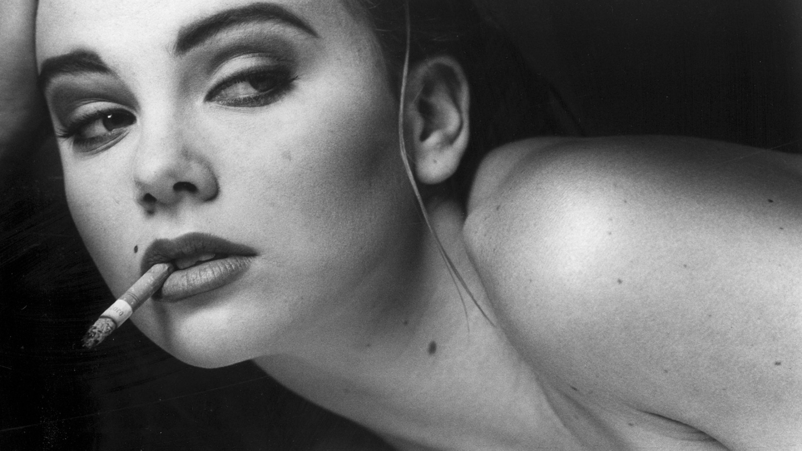 Człowiek ze swoimi dawnymi krzywdami zostaje zawsze sam.