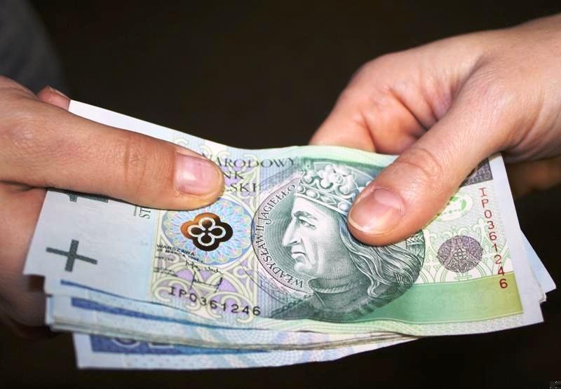 Łapówka otworzy każde drzwi. Nawet te, których pilnuje czarownica.